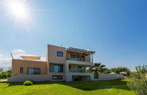 Tingaki House | 250 m² House ∙ 4 bedrooms ∙ 12 guests