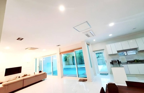 Clark Freeport Villa | 250 m² Villa ∙ 5 bedrooms ∙ 16 guests