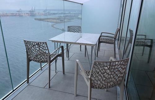 Aarhus C Apartment | 26-Etage Lejlighed med Utrolig Havudsigt