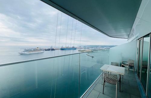 Aarhus C Apartment | 26-Etage Lejlighed med Utrolig Havudsigt