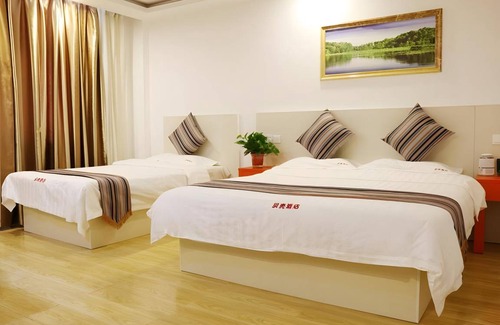 Weicheng District Hotel | 26 m² Hotel ∙ 6 guests