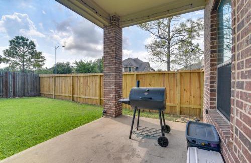 Iowa Colony House | 26 Mi to Houston Spacious Home with Fenced Yard!