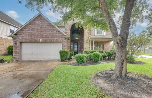 Iowa Colony House | 26 Mi to Houston Spacious Home with Fenced Yard!