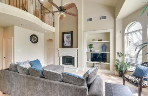 Iowa Colony House | 26 Mi to Houston Spacious Home with Fenced Yard!