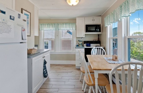 Wells Beach Apartment | 26 SECONDS FROM WELLS BEACH: OCEAN & MARSH VIEWS-BRIGHT & AIRY-9/6-9/13 OPEN-