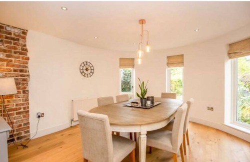 Westmarsh House | 260 m² House ∙ 5 bedrooms ∙ 7 guests