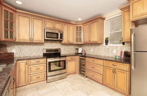 Lower Lawrenceville House | 2600 sq ft - Prime Location - Rooftop Deck with City Views - King Size Beds