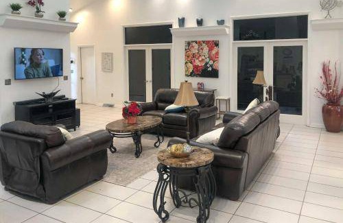 Dover House | 269 m² House ∙ 3 bedrooms ∙ 10 guests