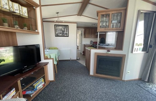 Pevensey Ski Chalet | 27 Tower View Pevensey Bay Holiday Park Beach