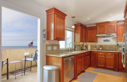 Downtown House | 271 Wadsworth: 2 BR, 1.5 BA Townhouse in Pismo Beach, Sleeps 6