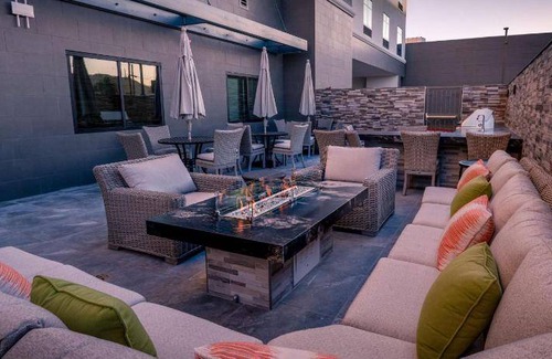 Downtown Riverside Hotel | 28 m² Hotel ∙ 127 guests