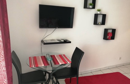 Saint-Denis Apartment | 28 m² Studio flat ∙ 1 bedroom ∙ 2 guests