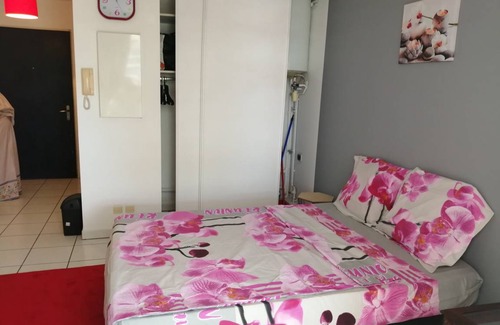 Saint-Denis Apartment | 28 m² Studio flat ∙ 1 bedroom ∙ 2 guests