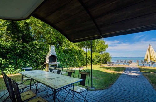 Siofok-Szabadifurdo House | 280 m² House ∙ 8 bedrooms ∙ 16 guests