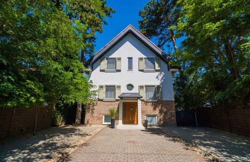 Siofok-Szabadifurdo House | 280 m² House ∙ 8 bedrooms ∙ 16 guests