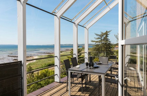 Handrup Strand House | 280 m² House ∙ 3 bedrooms ∙ 6 guests