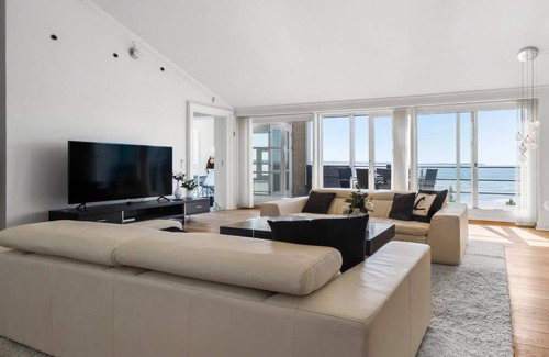 Handrup Strand House | 280 m² House ∙ 3 bedrooms ∙ 6 guests