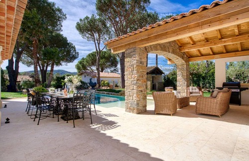 Cogolin Villa | 280 m² Villa ∙ 4 bedrooms ∙ 8 guests