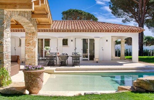 Cogolin Villa | 280 m² Villa ∙ 4 bedrooms ∙ 8 guests