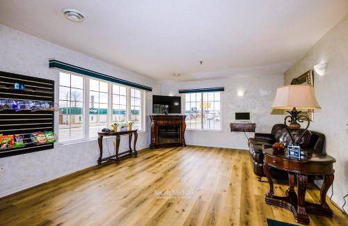 Iron Mountain Hotel | 29 m² Motel ∙ 4 guests
