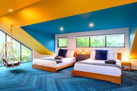 East Cesar Chavez House | 297 m² House ∙ 6 bedrooms ∙ 24 guests