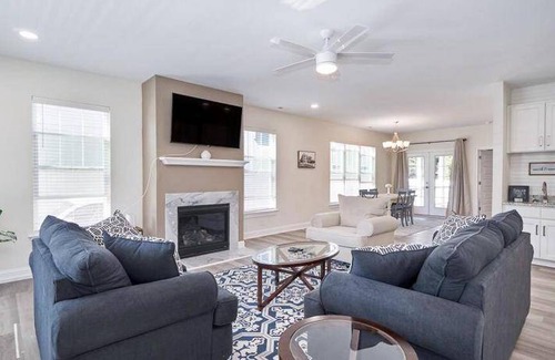 Buckroe Beach House | 297 m² House ∙ 6 bedrooms ∙ 14 guests