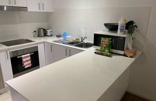 Braddon Apartment | 2B/2B, pets allowed, flexible bedding, ground floor courtyard