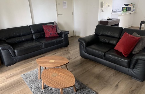 Braddon Apartment | 2B/2B, pets allowed, flexible bedding, ground floor courtyard