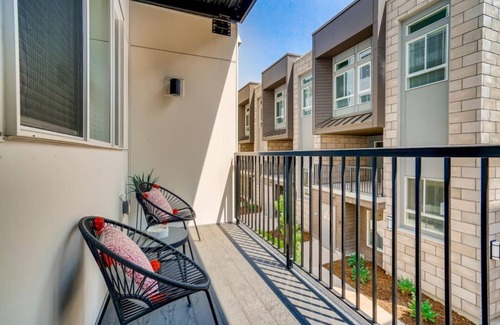 Jewell Heights - Hoffman Heights Apartment | 2B2B Modern Apt with Amenities