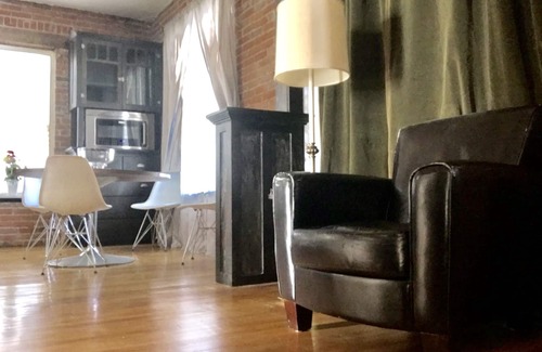Turtle Lake Apartment | 2BD 1BA *King Bed* 4bks to St Croix Casino