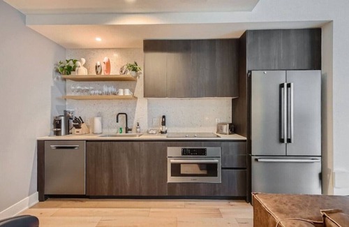 Rainey Street Historic District Condo | 2BD Condo-Rainey St-Best views-RT Pool
