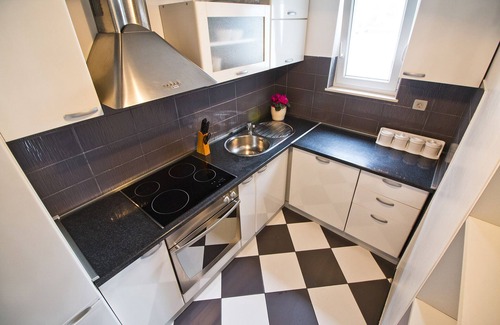 Split Condo | 2BD Condo with spectacular view and parking