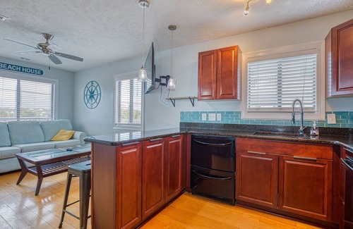 Ash Condo | 2BD Pet Friendly Beach Condo-Cherry Grove- Across street from Beach