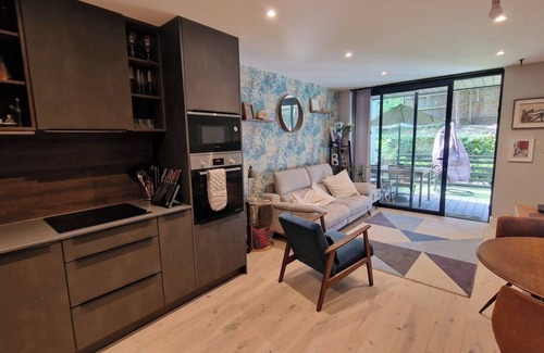 Croham Apartment | 2BD South Croydon Haven: Garden Serenity