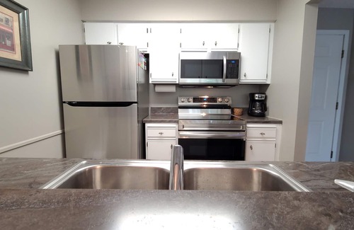Table Rock Condo | 2bed/2bath 2 Kings! Pool & Hot Tub! Kitchen! Gated Commnty!