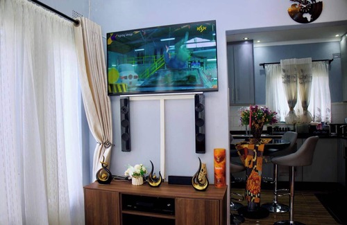 Harare House | 2Bed-4Guests-Garden-NearCentre&Attractions
