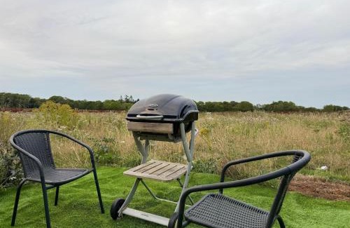 Hook Apartment | 2Bed Cottage Near Odiham Castle Scenic Field Views