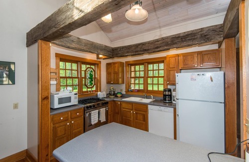 Nashville Cabin | 2BR, 1 BA Log Cabin