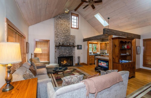 Nashville Cabin | 2BR, 1 BA Log Cabin