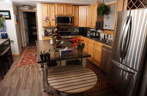 Huron Heights House | 2br 2ba house right on french creek w private hot tub.fully fenced in yard