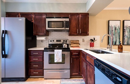 South Congress Condo | 2BR/2BA w/pool close to downtown, walk to everything on South Congress