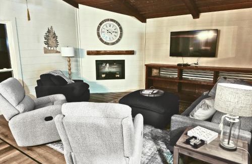 Henderson County House | 2BR 2BA Waterfront Lake Palestine Home with Boathouse Firepit New Furnishing