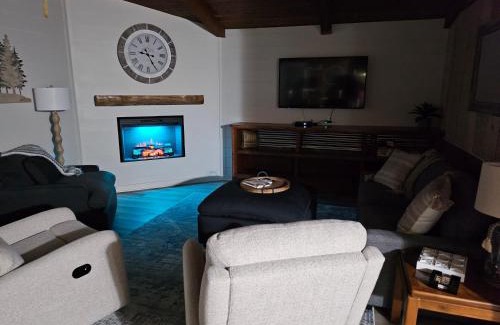 Henderson County House | 2BR 2BA Waterfront Lake Palestine Home with Boathouse Firepit New Furnishing