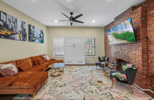 Hoboken Apartment | 2BR,2Bath, 4Beds, Sleeps 6, 10 Min to NYC, 10 Min to Path