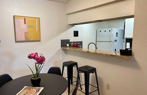 Riverside House | 2br/2bath King House 5 minutes to Downtown ATX!