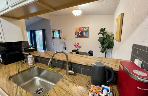 Riverside House | 2br/2bath King House 5 minutes to Downtown ATX!