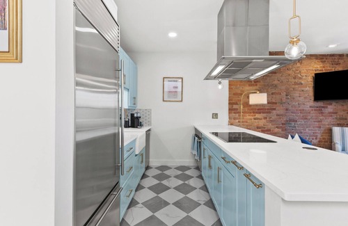 Columbus Apartment | 2BR Apt Near Copley, Boston Comm, Public Library, Fenway, Back Bay, Beacon Hill