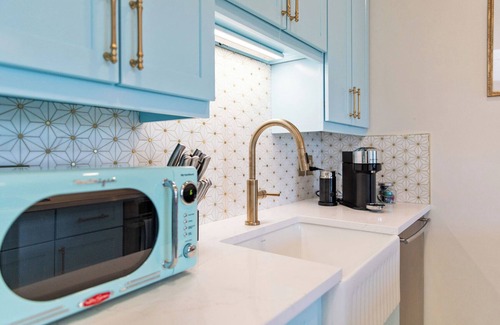 Columbus Apartment | 2BR Apt Near Copley, Boston Comm, Public Library, Fenway, Back Bay, Beacon Hill