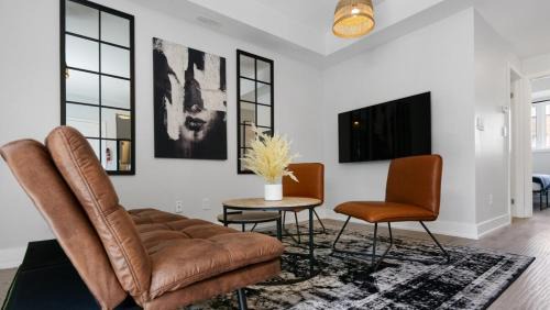 Niagara Falls House | 2br Boho Townhouse - Walk To Falls, Free Parking