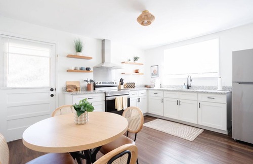 Midtown House | 2BR Bright & Modern Boho Home Close to Hospitals, Downtown Savannah